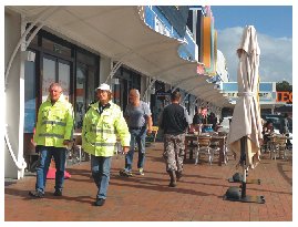 Tauranga South Community Patrol Foot Patrol Approaching Image